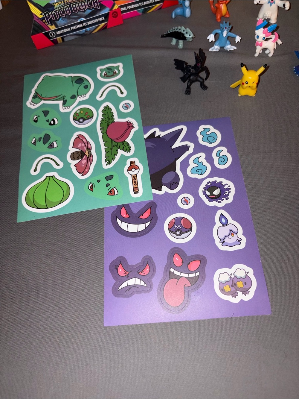 HUGE Pokemon Bundle - Picture 4 of 4